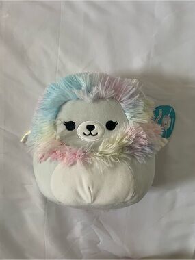 Leonori Squishmallow